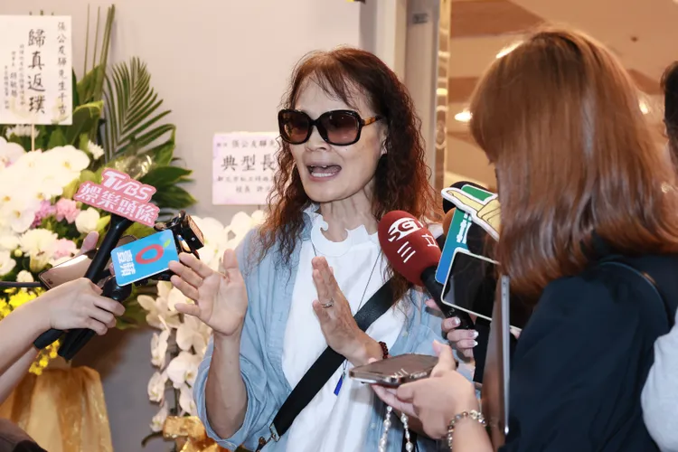 張友驊告別式，遺孀陳美秀受訪。彭欣偉攝影