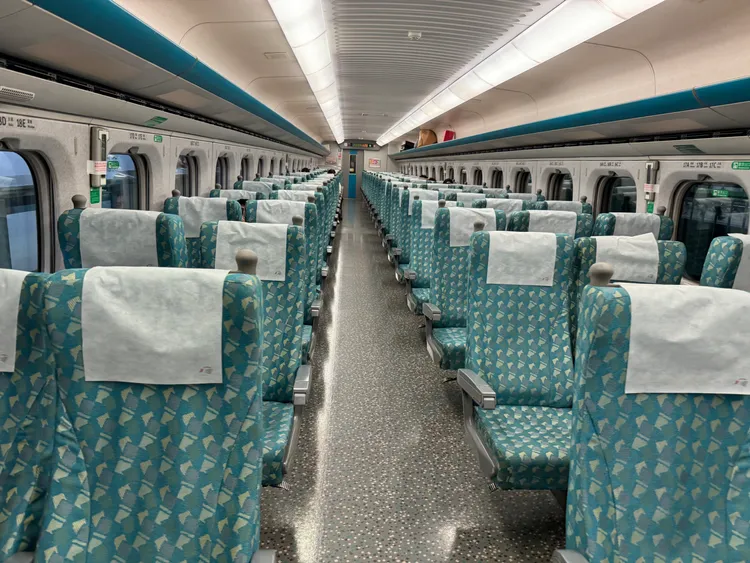 高鐵今（3日）各車次採全車自由座列車（商務車廂除外），並停靠沿途各站。壹蘋新聞網攝 