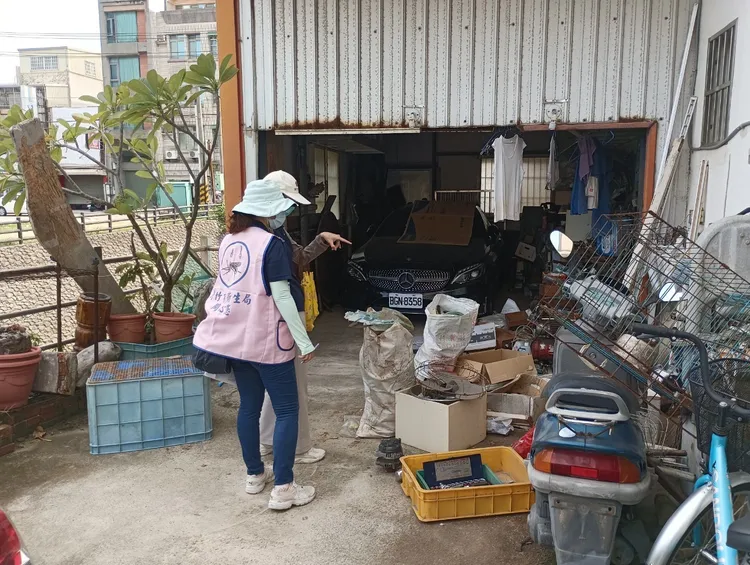 家戶環境檢視查察。竹市衛生局提供