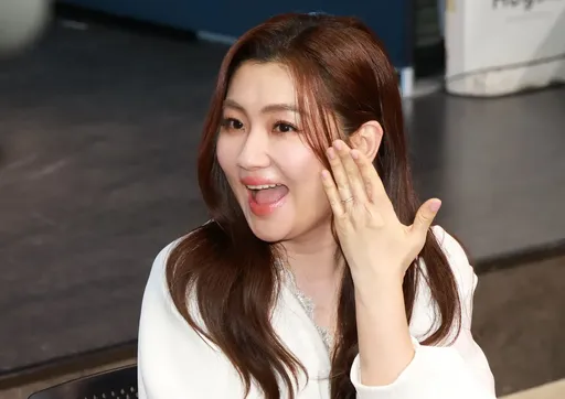 Selina迎43岁生日前传憾事 落泪告别粉丝盼「陪腰果健康长大」