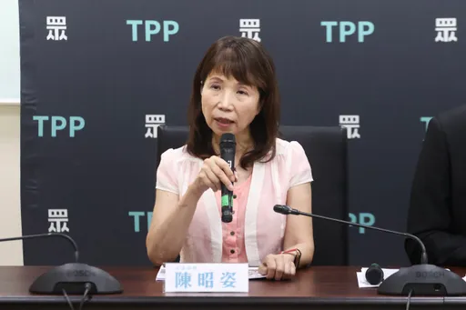 黄捷为代理孕母修法杠上陈昭姿!两人大和解喊「女性不是敌人是队友」