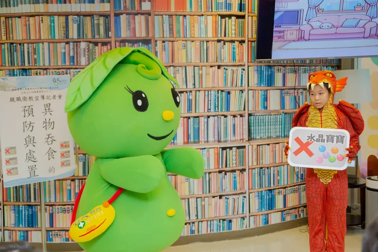 活動中以行動劇提醒家長提高警覺，重視幼兒安全。新竹市府提供