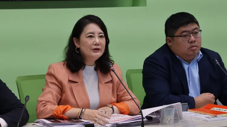 吳思瑤表示，民進黨團的訴求很清楚，自己國家的憲法自己捍衛。記者葉家瑋攝