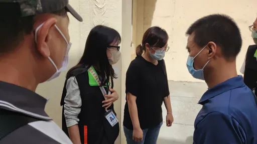 殉職警所長父、妻淚奔殯儀館　不知如何啟口！2幼女還不知噩耗