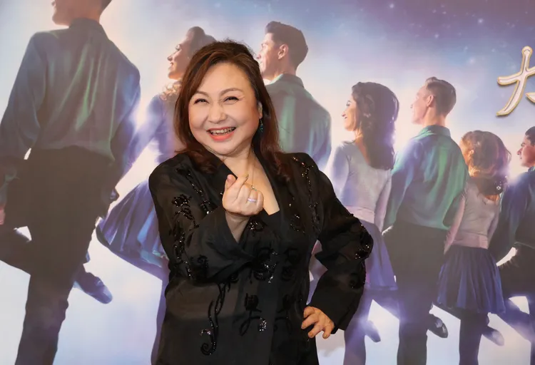 鄭怡已為明年《民歌50高峰會》備唱，不忘抽空朝聖《大河之舞》。莊宗達攝