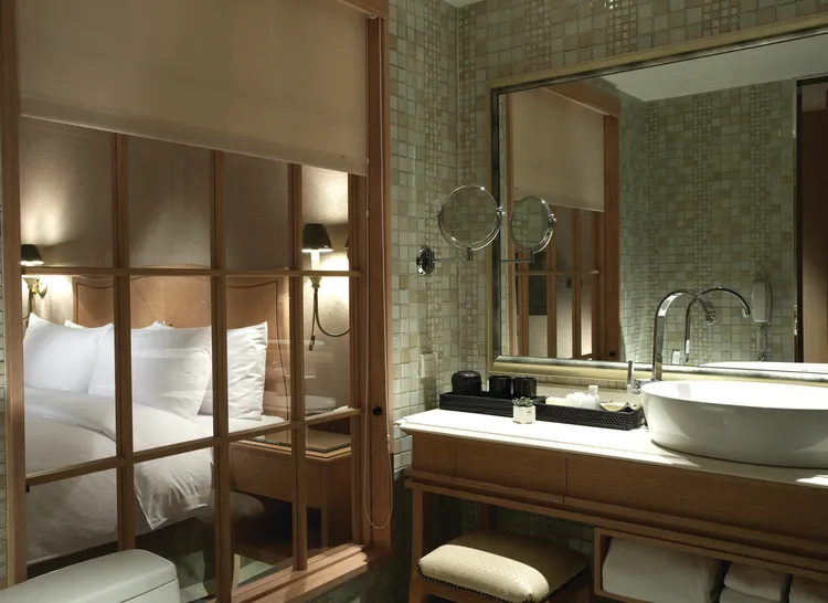 翰品酒店新莊針對客房用品進行出清特賣活動。業者提供