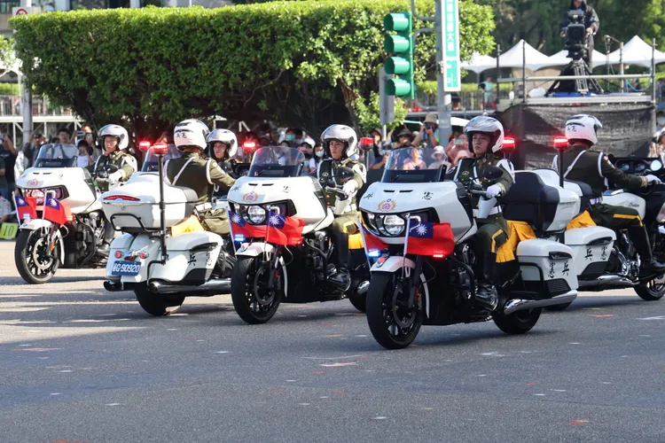 憲兵機車連參與國慶大會預演活動。葉家瑋攝