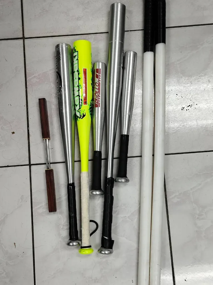 張男等人使用的球棒。警方提供