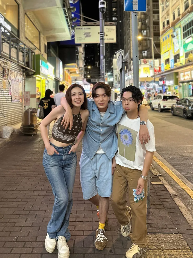 告五人重現6年前合影。相信音樂提供