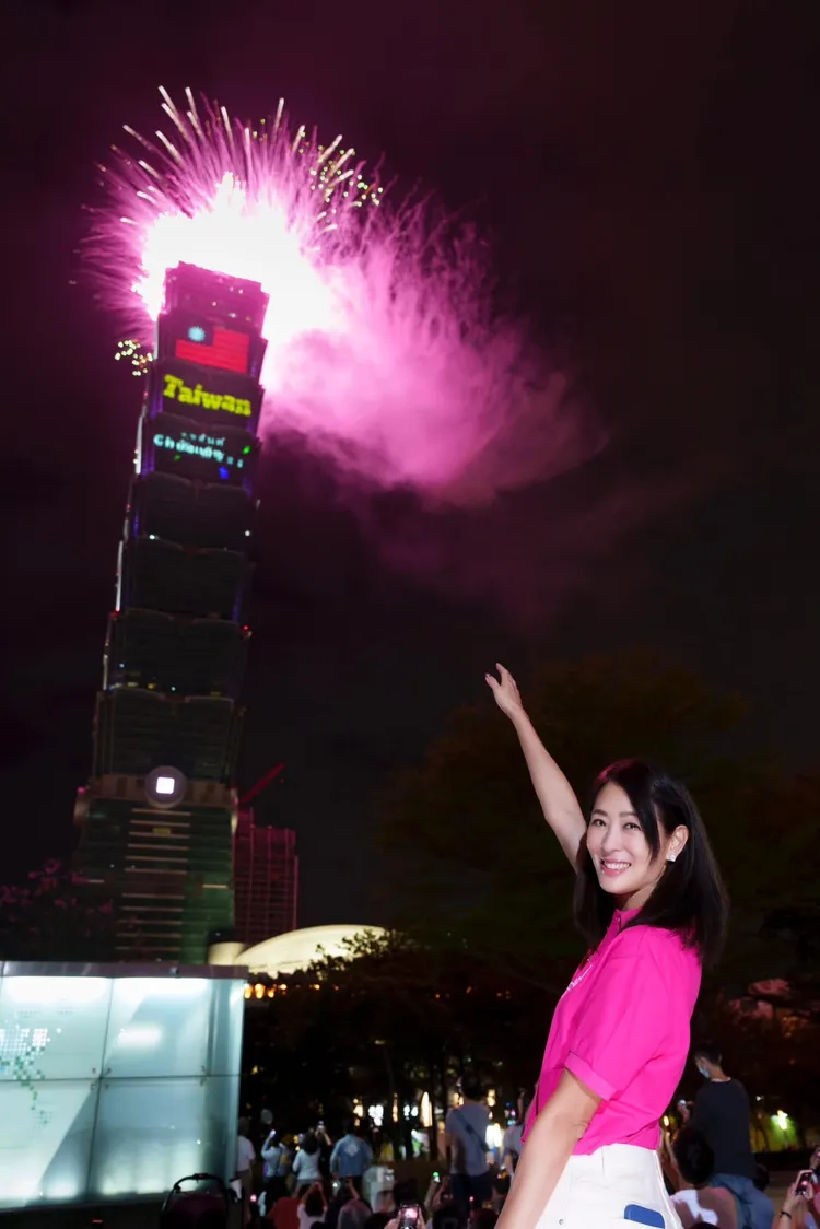 賈永婕透露今年的101國慶煙火來不及找贊助，預算從自己辦公室擠出來的。翻攝賈永婕臉書