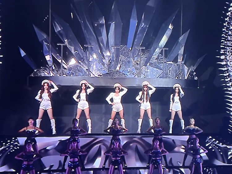 (G)IDLE在小巨蛋連唱3天，今天賣力開場。讀者提供