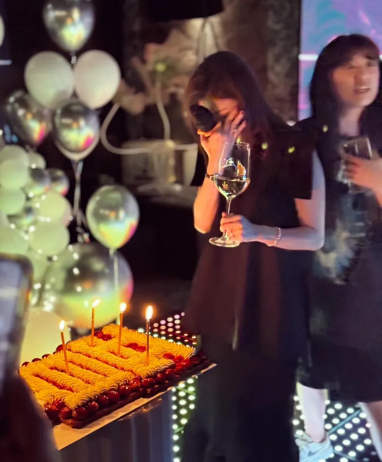 賈靜雯激動落淚。翻攝alyssachia IG