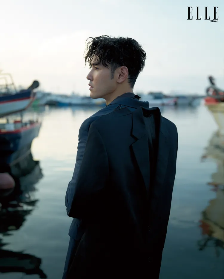 阮經天拍攝《ELLE》封面。《ELLE》國際中文版提供