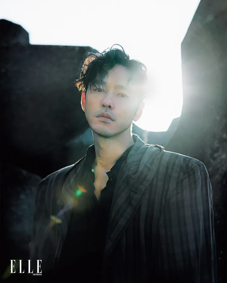 阮經天拍攝《ELLE》封面。《ELLE》國際中文版提供