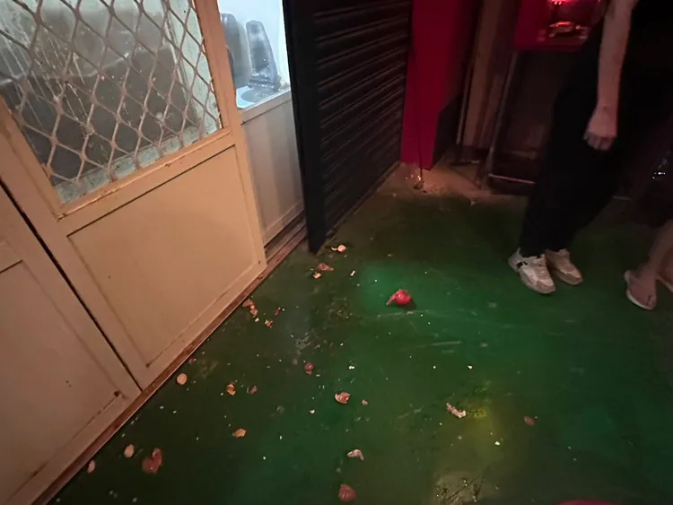 屋主與友人出面制止，與張男發生拉扯，警方趕到將人逮捕。民眾提供