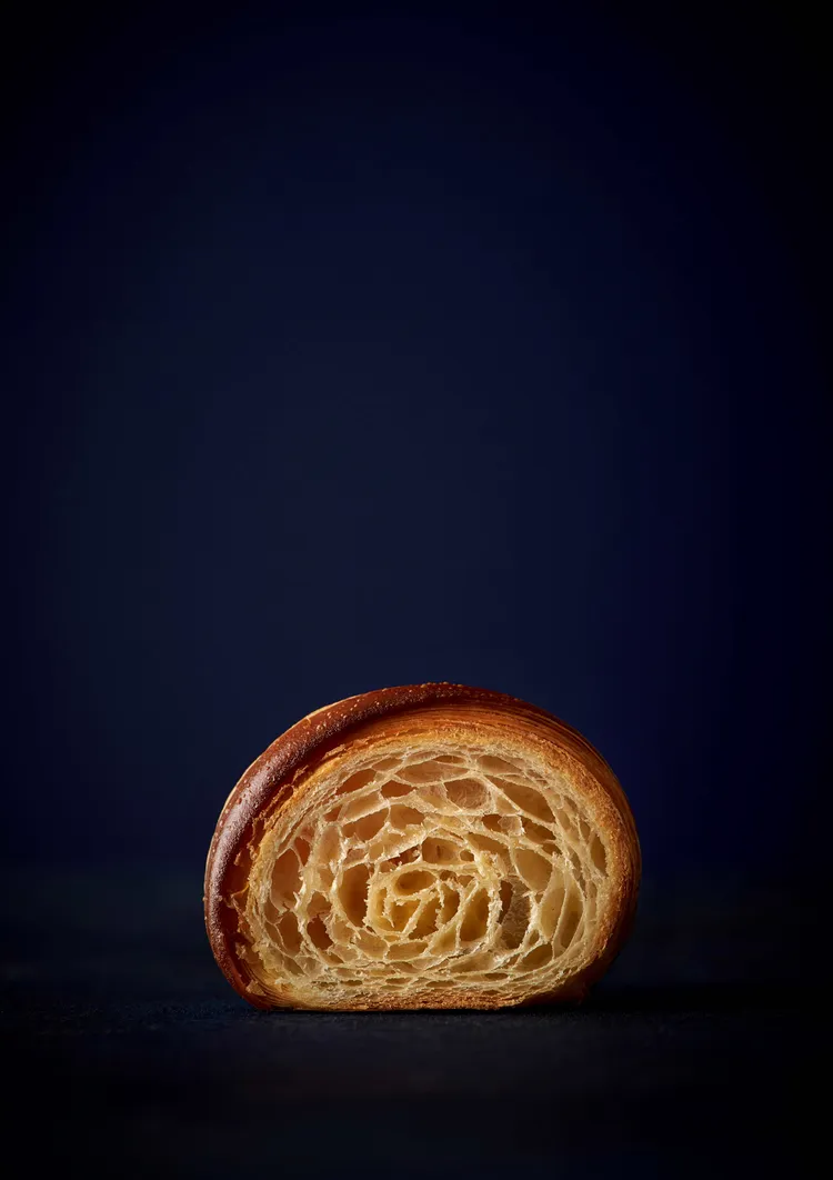 萊思克傳統可頌須兼顧摺疊層數、奶油風味、發酵的可頌，考驗烘焙實力。業者提供