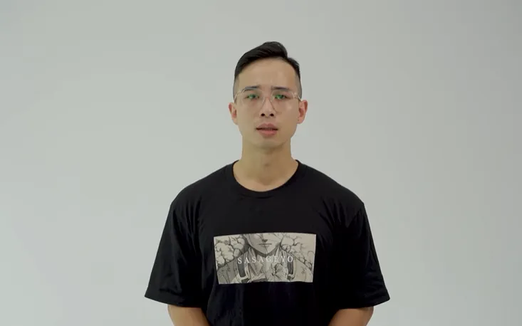 「超商浩克」深夜鞠躬道歉，祈求大家別再攻擊3人。翻攝朱男IG