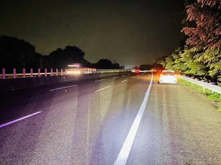 林男與友人吵架負氣在國道三號路肩下車，最後鬧出ㄖ命。翻攝照片