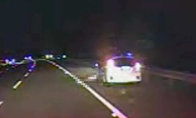 國道警方調查後，疑似有3部轎車先後撞到或輾過林男。翻攝畫面