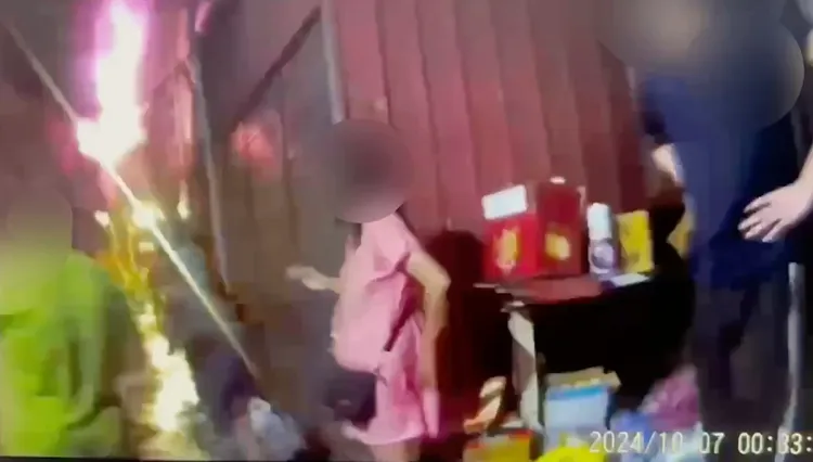 屋主（中）緊急到場。警方提供