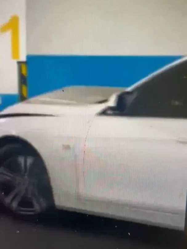 車輛撞上柱子。翻攝Threads