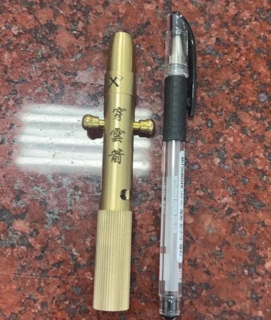 網路上可買到的「玩具」穿雲箭，經鑑定具有殺傷力，持有即違法，民眾可要注意。翻攝照片