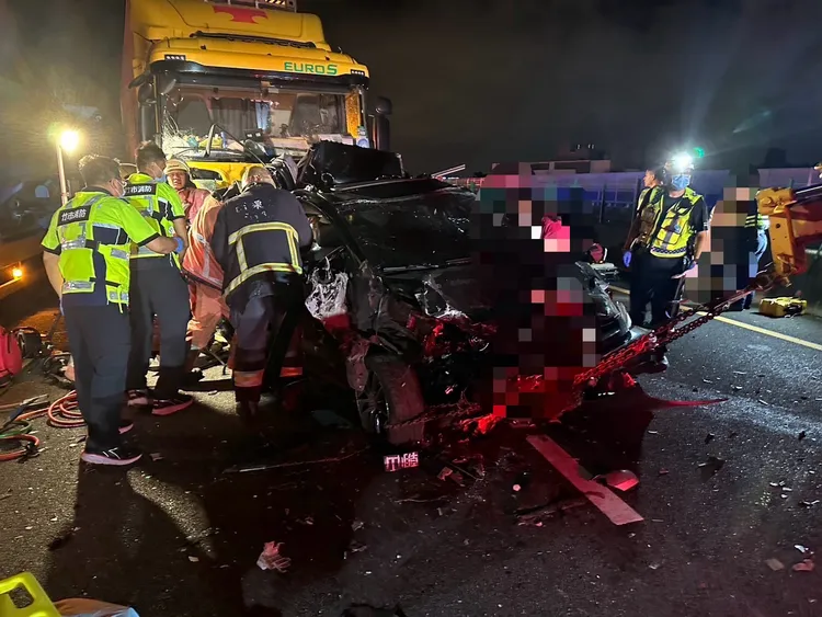 現場5傷2命危。消防局提供