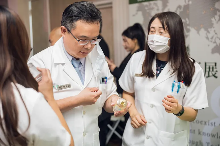 丁丁藥局搶攻輕齡市場，體驗慧穎全新「植感香氛系列」產品。諾貝兒寶貝提供