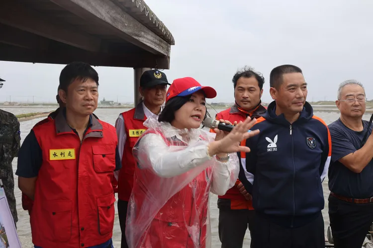 縣長張麗善說，已向中央爭取1.4億元經費，研擬新興段海堤改善計畫。縣府提供