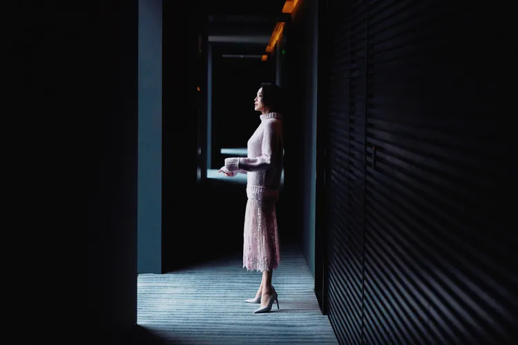 舒淇穿著粉紫色蕾絲裙裝。品牌提供