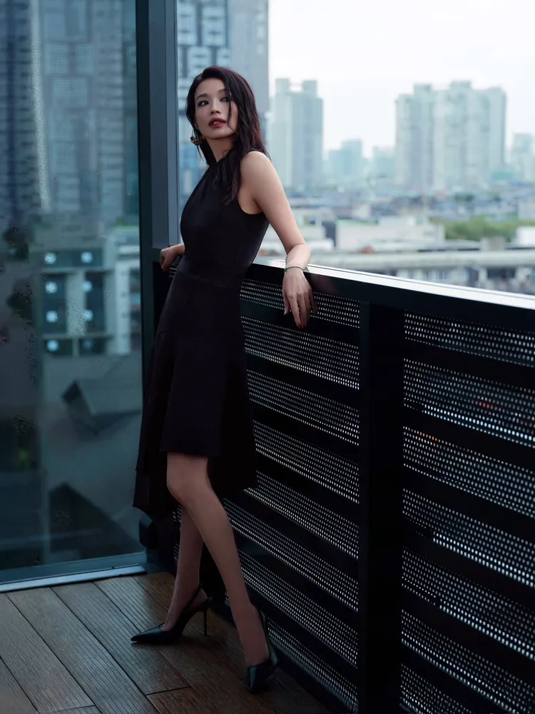 舒淇為代言品牌MK拍攝一系列美照。品牌提供