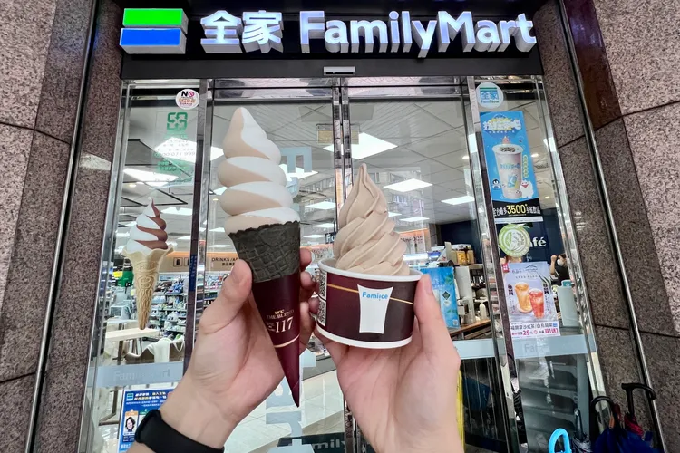 與UCC聯手推出的「經典117咖啡霜淇淋」。全家提供