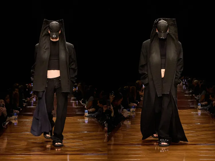 BALENCIAGA 2025春夏秀，Model身上的翻領是牛仔褲。品牌提供