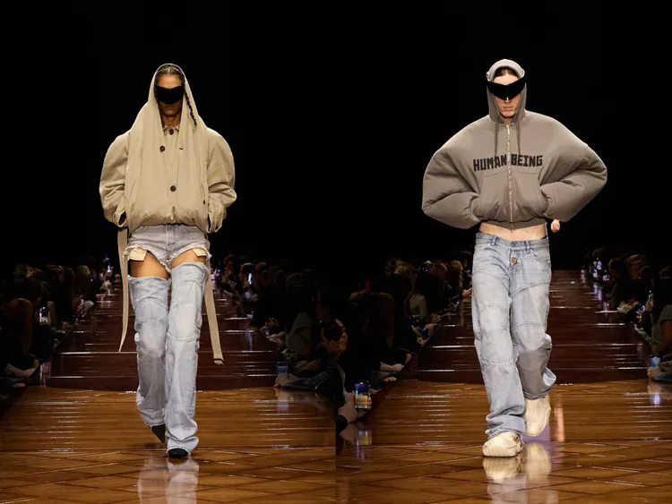 BALENCIAGA 2025春夏秀。品牌提供