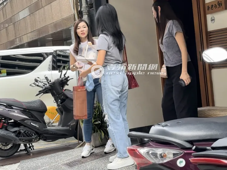 2位天蠍座壽星互相祝福對方生日快樂。特勤中心攝