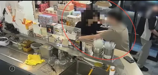 北市毒蟲到手搖杯店不買飲料改偷萬元加菲貓公仔 被抓包還跟店長幹架畫面曝