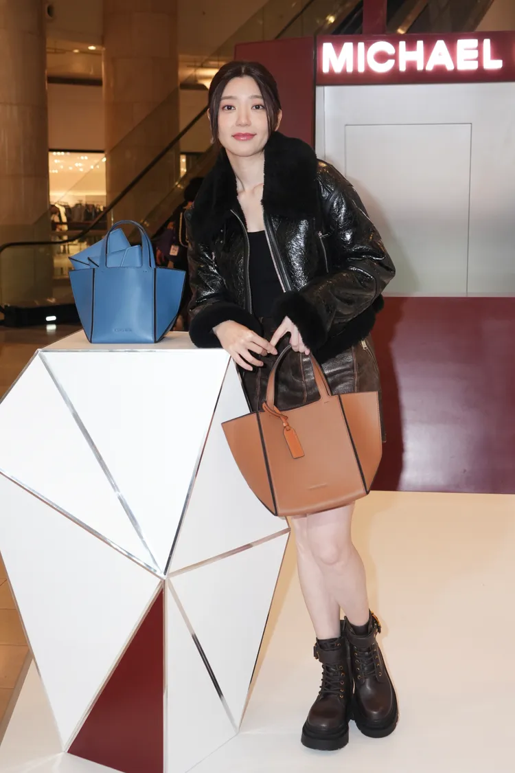 郭雪芙表示搭配的Jordi小折包相當實用。彭欣偉攝