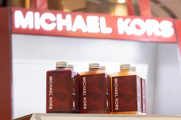 MICHAEL KORS與「浮生避難所」跨界推出聯名特調。品牌提供