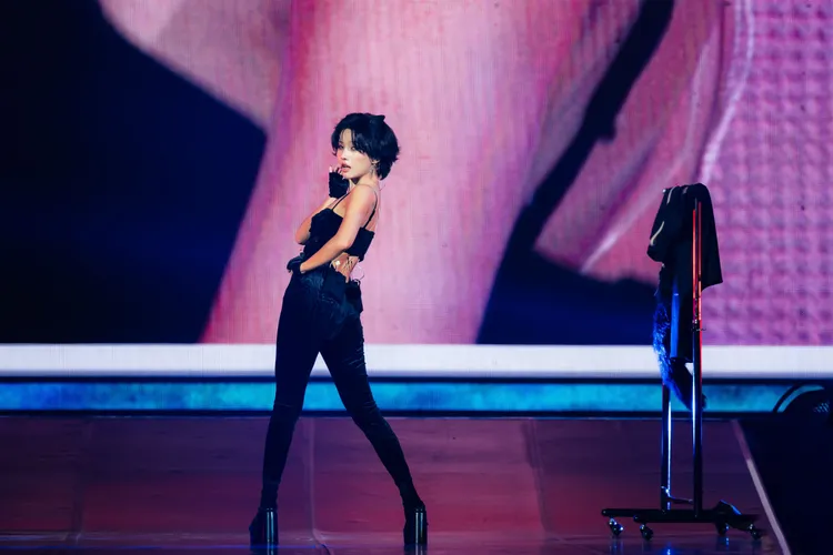 小娟的個人表演變身性感小野貓。KKLIVE提供