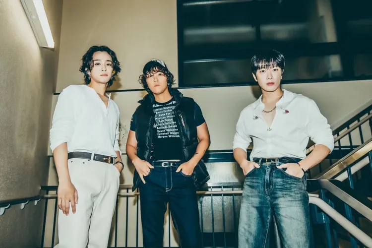 FTISLAND活動不斷，崔敏煥（右）因爭議活動遭取消，剩主唱李洪基、貝斯手李在真撐場。翻攝崔敏煥IG