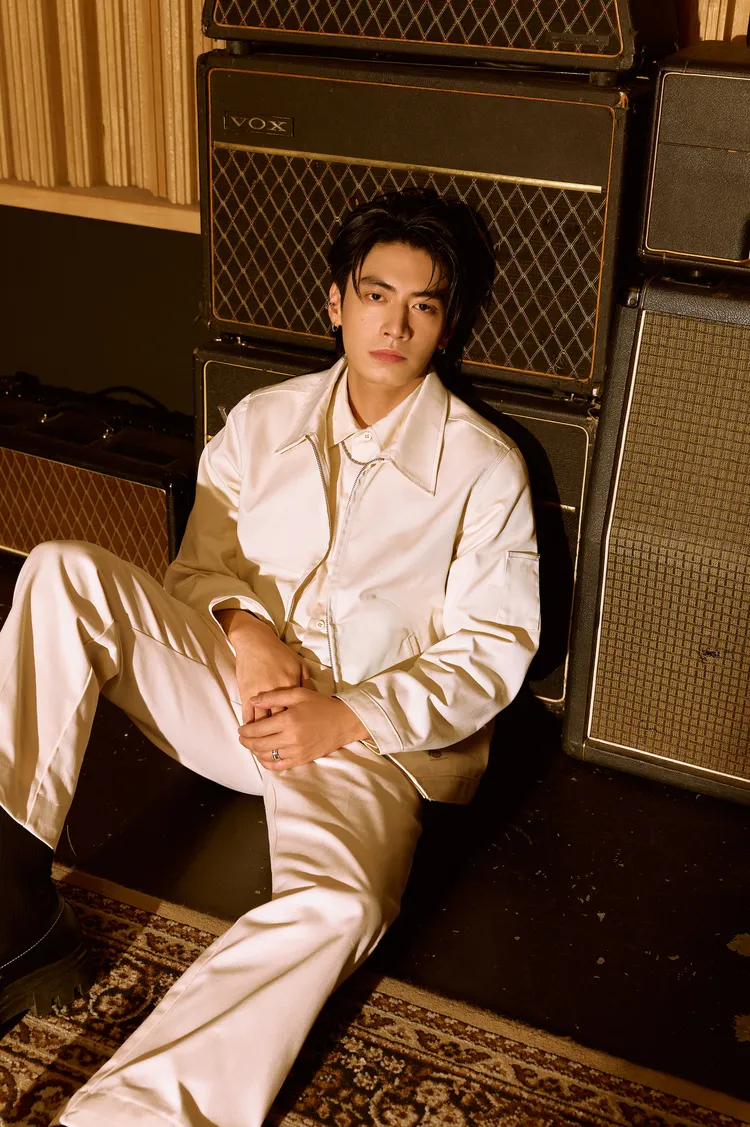 宋柏緯搭配Dickies艾森豪威爾夾克2580元、874工裝褲1780元。品牌提供