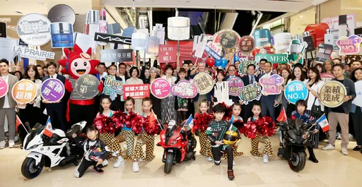 遠百週年慶改裝煥新　時尚達人開心進場