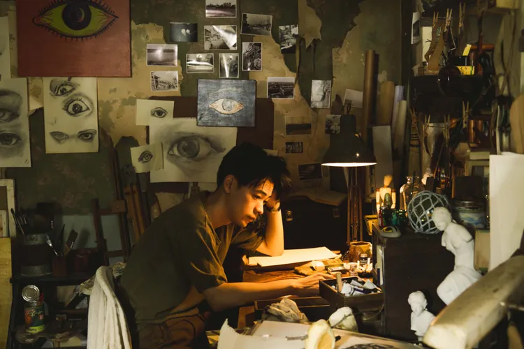 成田凌片中飾演漫畫家。光年映畫提供