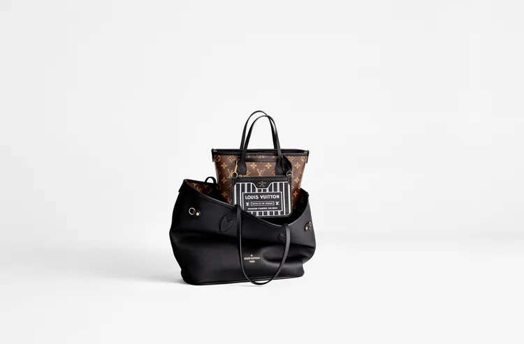 Neverfull Inside Out MM（外）10萬3000元、Neverfull Bandoulière Inside Out BB（內）8萬6500元。品牌提供
