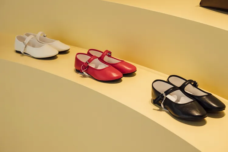 Day Mary Jane Flat Shoes，各2499元。品牌提供
