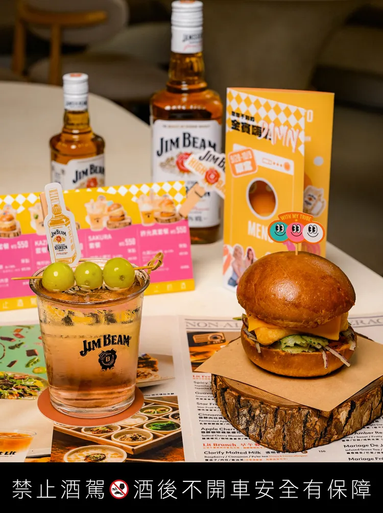 SAKURA 限定套餐包含酸甜少女感的「萄氣小櫻花」特調與酸豆塔塔多利魚堡。業者提供