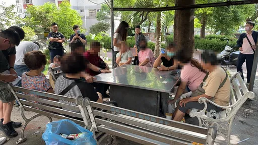 公園涼亭就開賭!警察直衝現場 老人家一個也跑不了