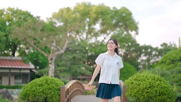 李多慧到有「台版兼六園」之稱的成美文化園參訪。成美文化園提供