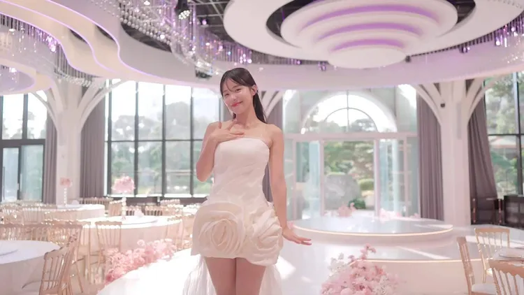 李多慧在「松緣會館」穿上婚紗，網友紛紛留言「美翻了」。成美文化園提供