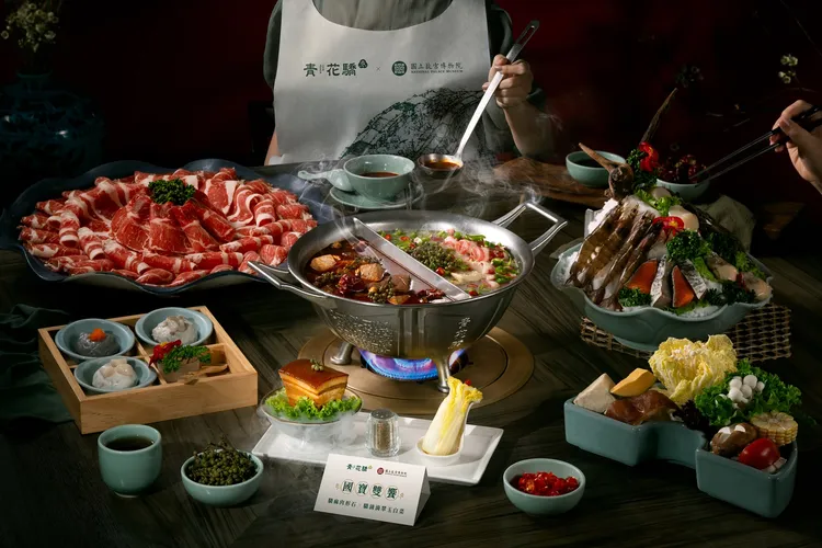 到王品集團旗下品牌用餐、不限消費金額，能獲得總價值超過千元的折價券。業者提供